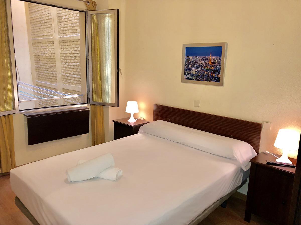 Hostal Arriaza Madryt Zewnętrze zdjęcie