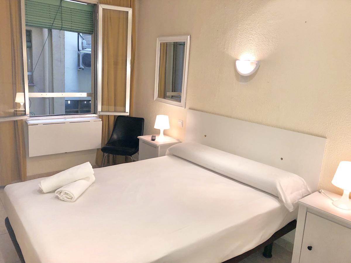 Hostal Arriaza Madryt Zewnętrze zdjęcie