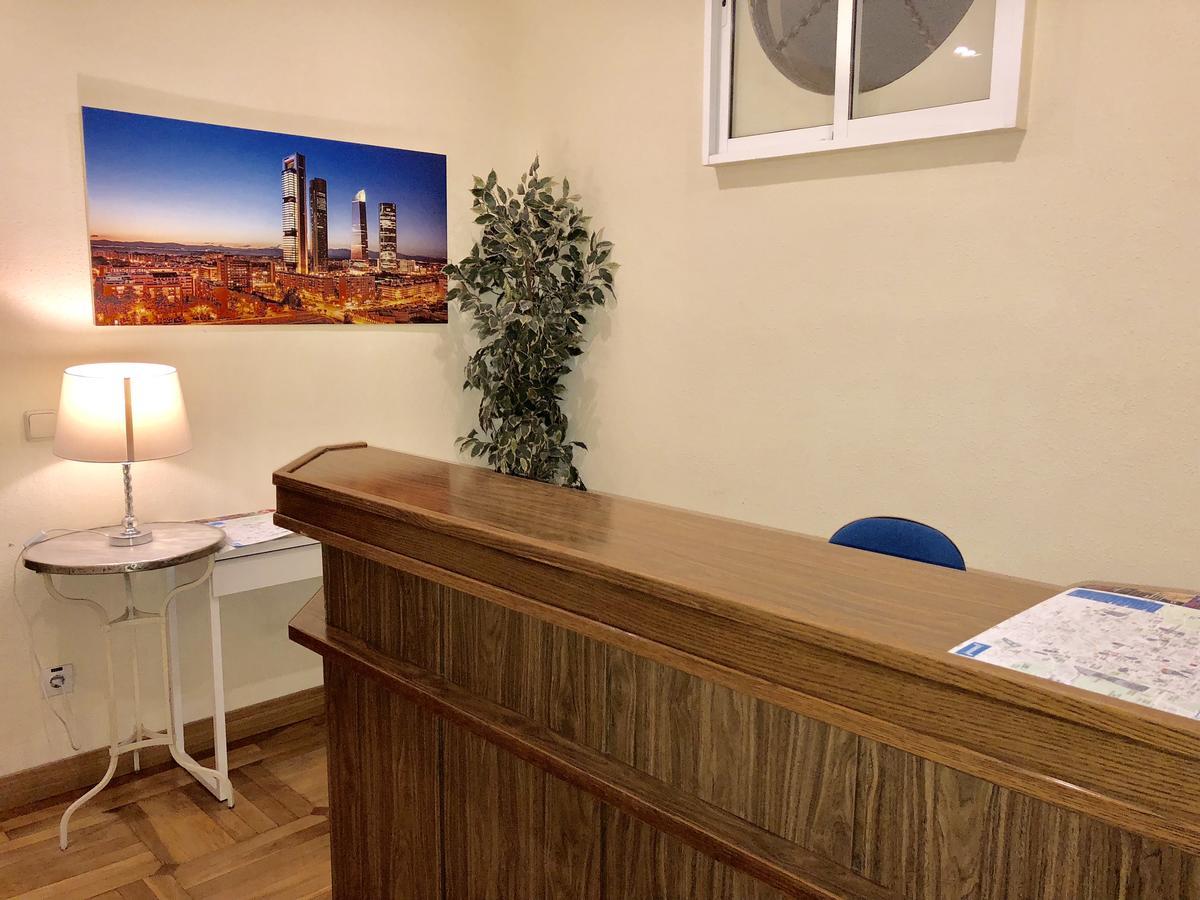 Hostal Arriaza Madryt Zewnętrze zdjęcie
