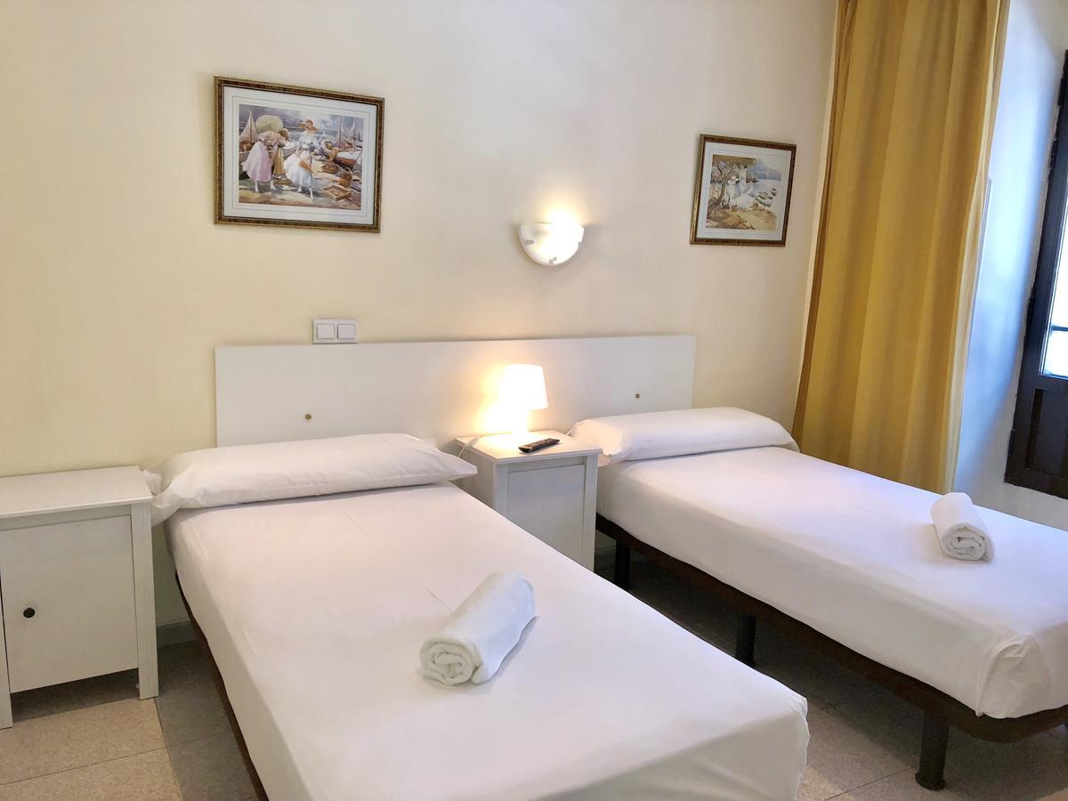 Hostal Arriaza Madryt Zewnętrze zdjęcie