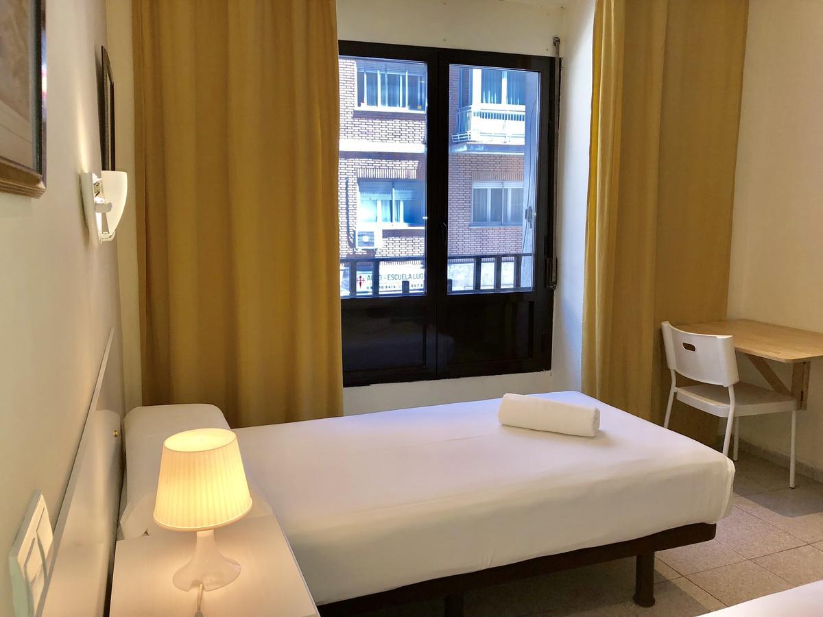 Hostal Arriaza Madryt Zewnętrze zdjęcie
