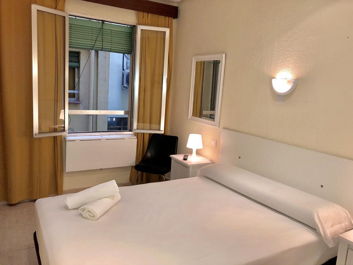Hostal Arriaza Madryt Zewnętrze zdjęcie