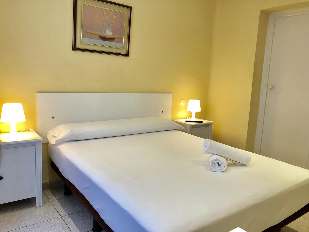 Hostal Arriaza Madryt Zewnętrze zdjęcie