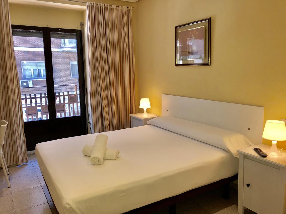 Hostal Arriaza Madryt Zewnętrze zdjęcie