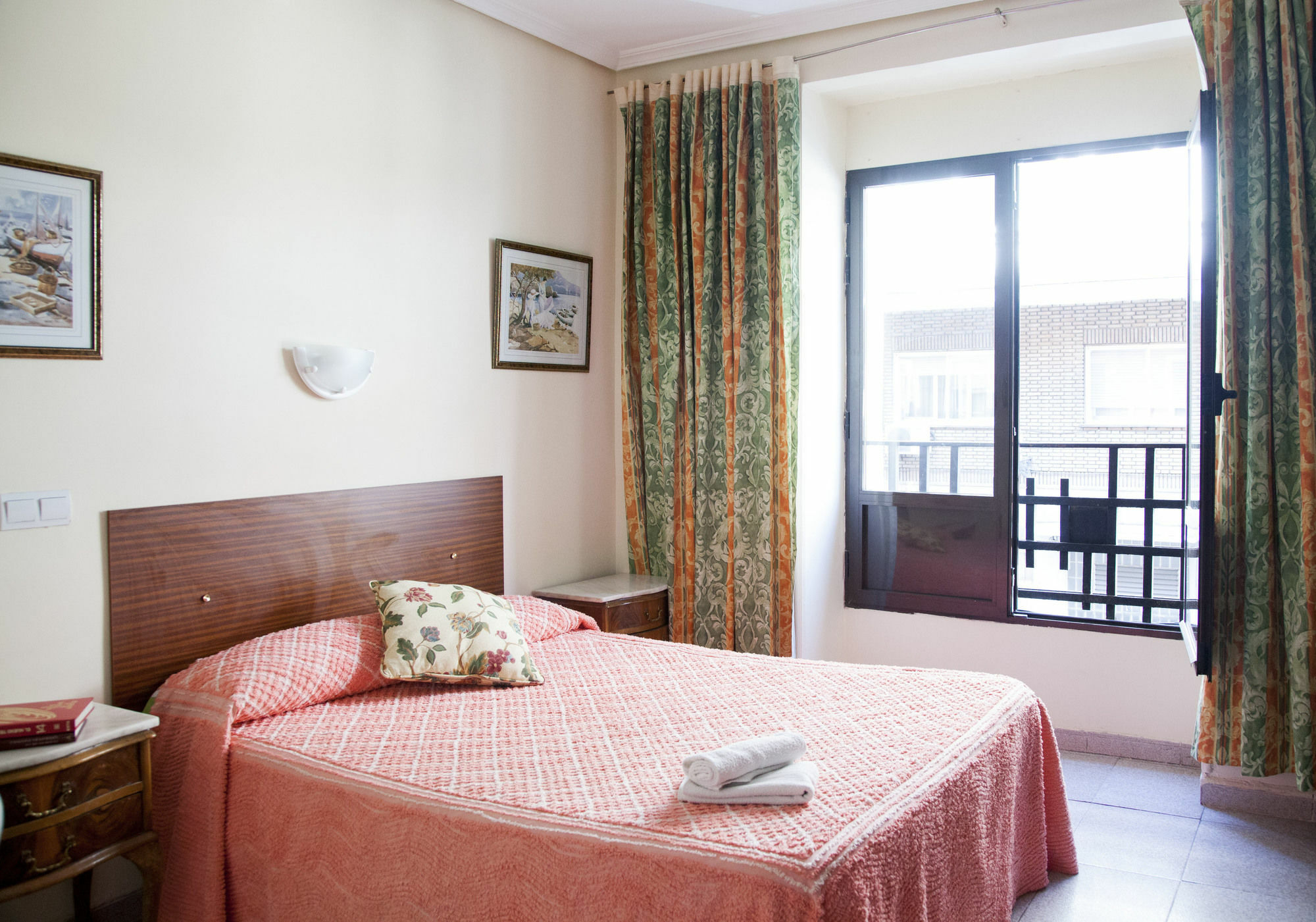 Hostal Arriaza Madryt Zewnętrze zdjęcie
